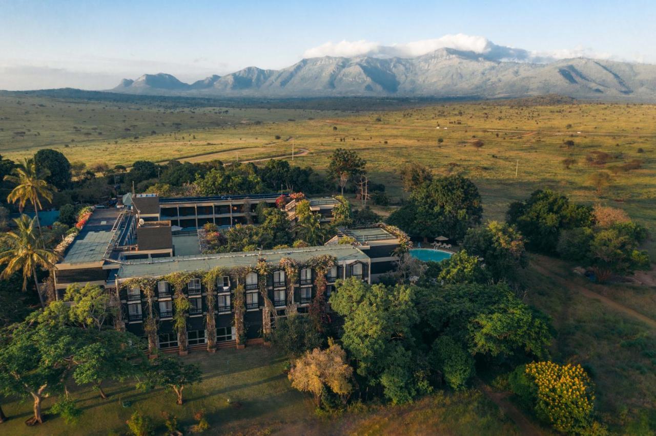 Taita Hills Safari Resort & Spa Tsavo Exterior photo